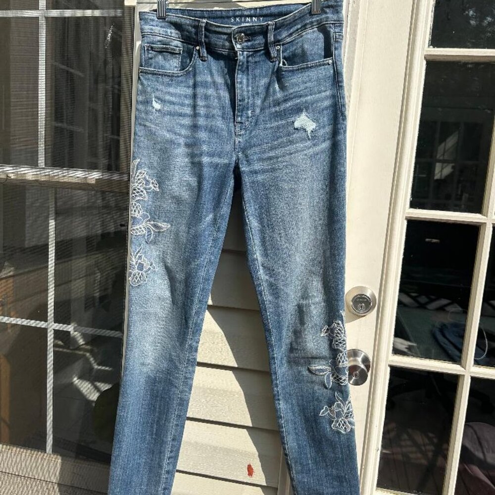 White House Black Market (WHBM) High-Rise Soft Denim Embroidered Skinny Jeans 4L